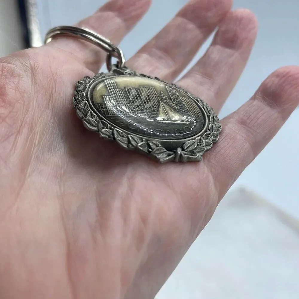 Vintage Chicago lake skyline scene keychain in pewter
